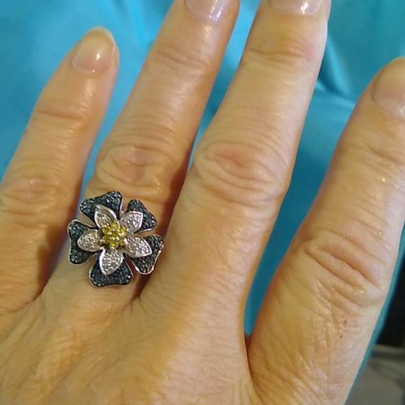 Affinity Diamond Flower Ring - Picture 3 of 8